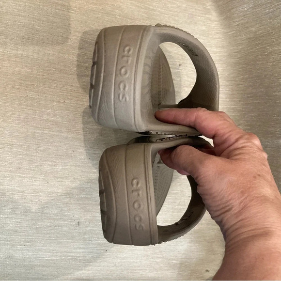 CROCS Sz 8 Sparkly Studded Flip Flop Thingue Style Comfort Sole Platform Sandals - Picture 6 of 9